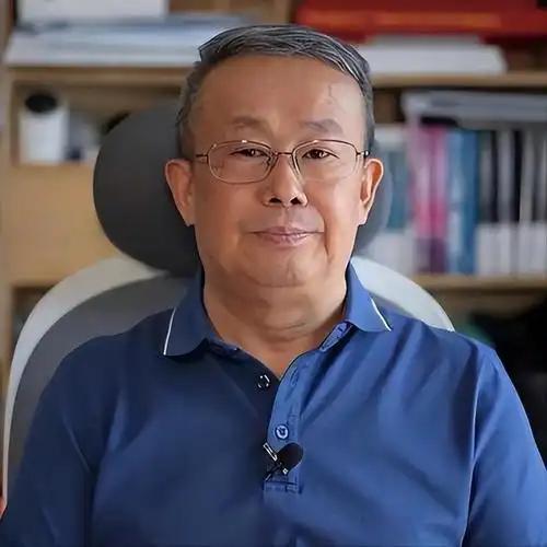 项立刚说:“中国法律界搞鼓吹废死、卖淫合法化、重罪犯的权利、轻对人民的保护，就是