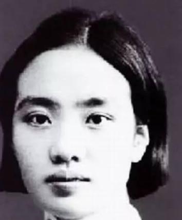 1978年，党组织派人找到浦安修，向她移交了补发给彭德怀元帅的48000元工资稿