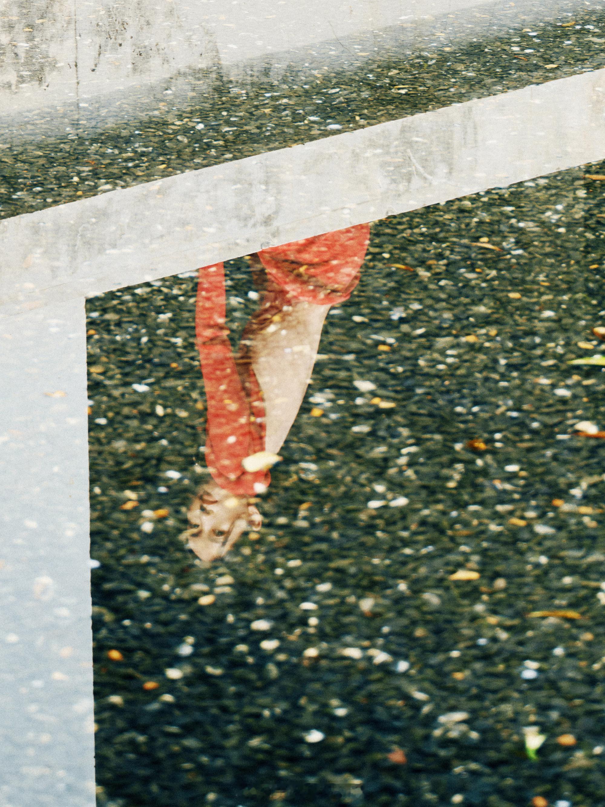 童瑶火红热烈摩登时尚