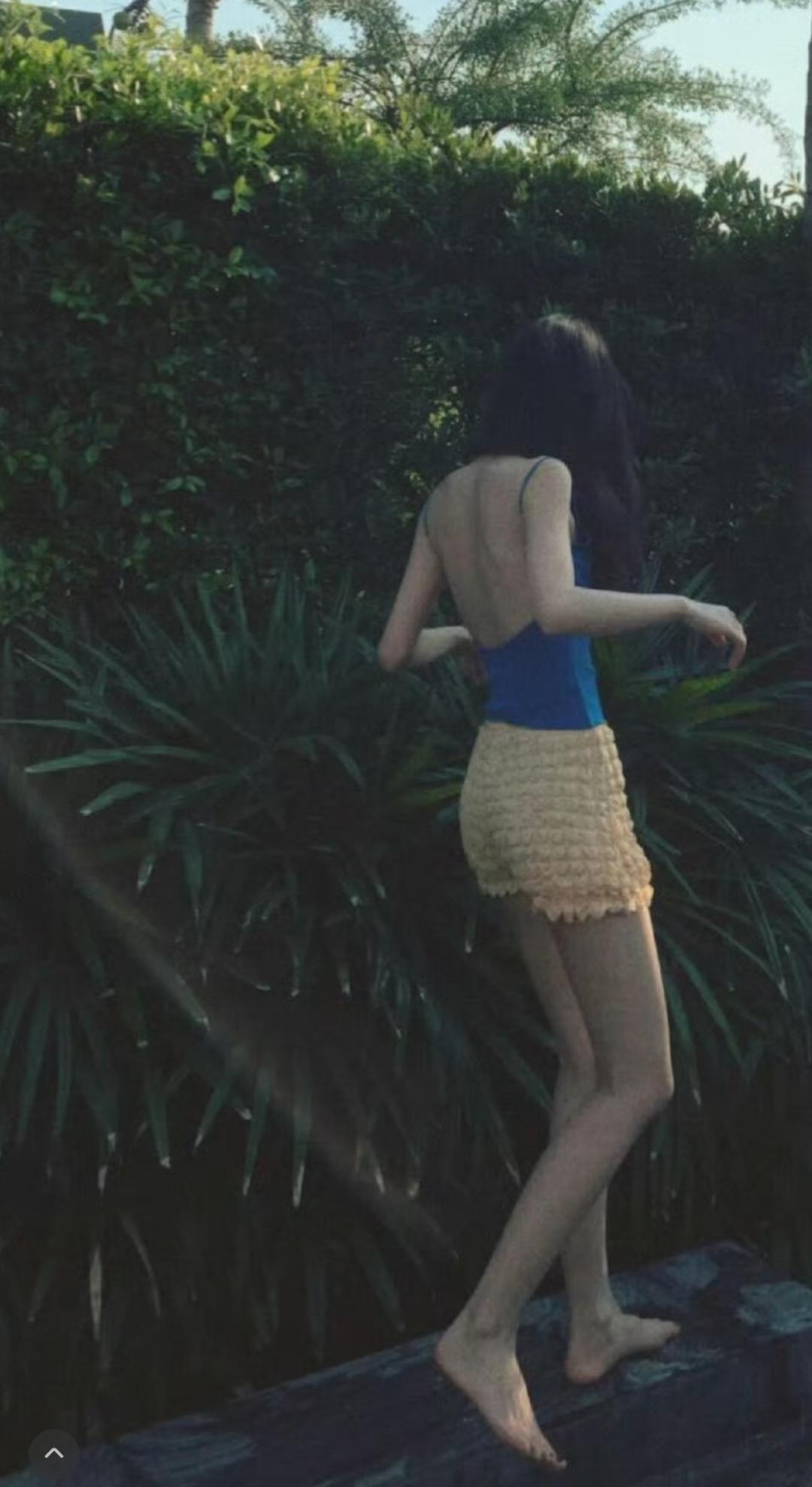 鞠婧祎身材原来这么好吗？以前总有人说她头大、个子矮，可现在这状态，纯纯是网