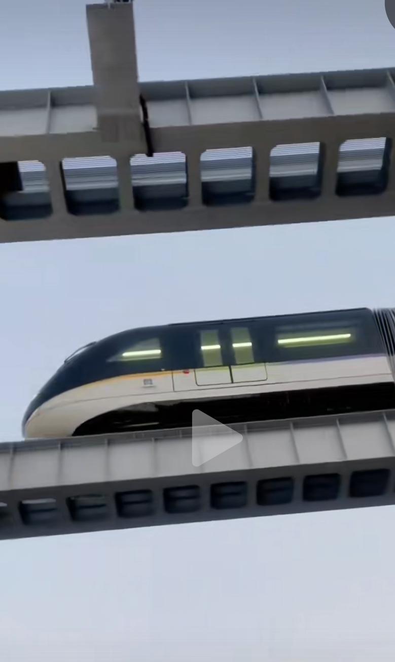 济南云巴正式开通，出现了人挤人一票难求的火爆场景！然而居然很多济南本地人说郊区