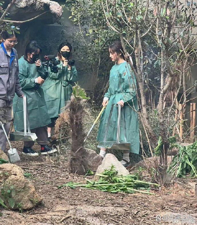 沈月现实中这么吓人的啊！？之前没觉得她有多好看一看路人视角没想到现实这么好看