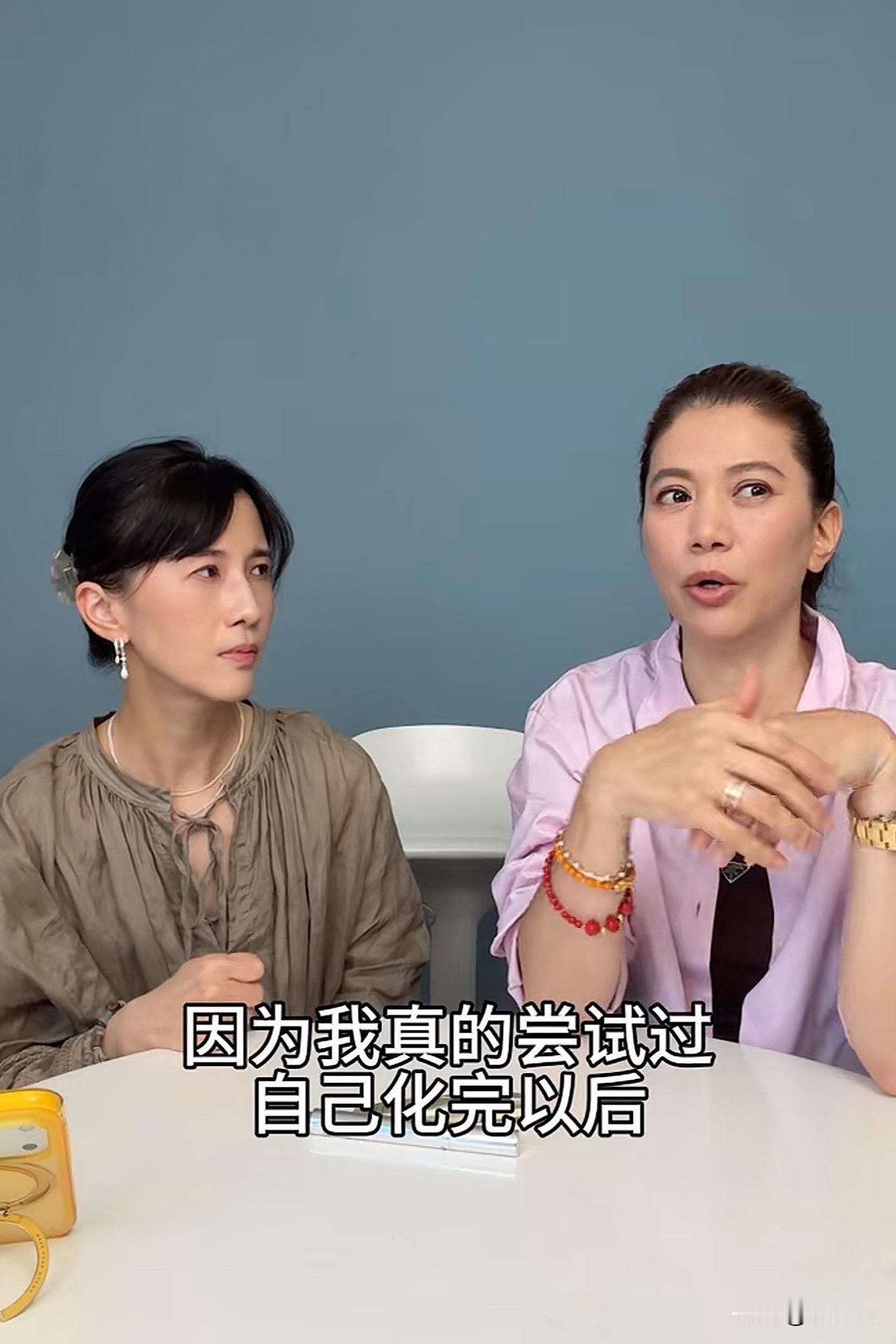 袁咏仪很无奈地说：“我试过我化完妆后，我老公很嫌弃地说你不要再化了。比如说眉毛呢