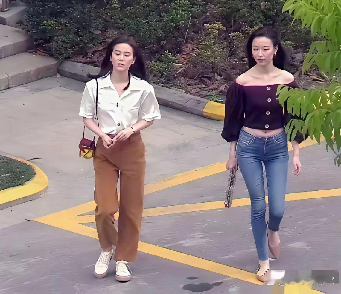 两位大明星走在一起，倪妮居然气质上碾压了。