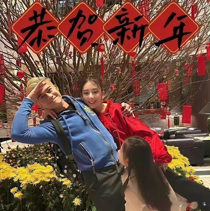 方媛中学毕业照就是天生丽质，天王郭富城真的好眼光