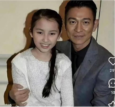 据说这是影帝的女儿，基因没有白费，也太美了