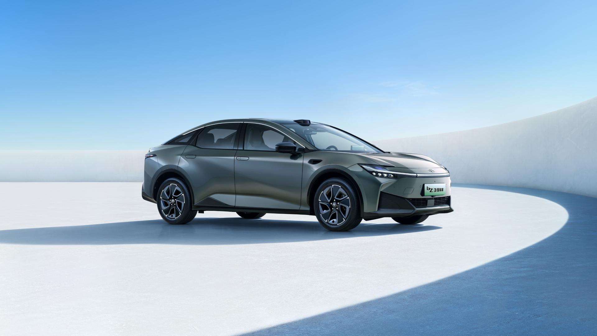 丰田bZ3智享家价格屠夫来袭！9.38万挑战国产新能源中型车