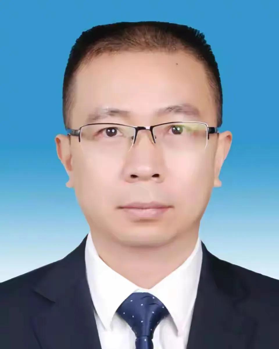 这哥们的通报，让人惊呆了，买了500斤散酒，放在公积金中心办公大楼，专门用于日常