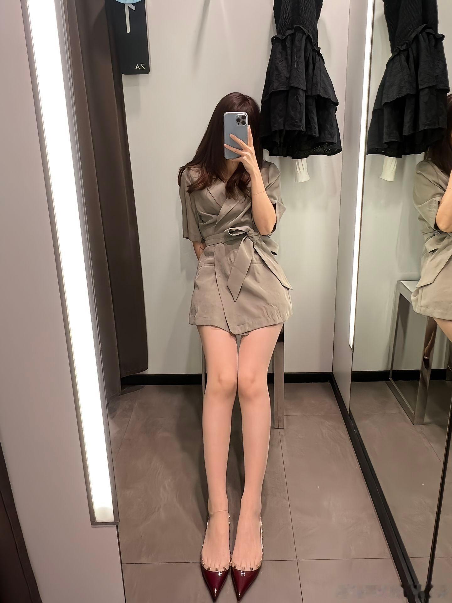 微露趾缝设计加上丝袜的朦胧美简直太美了～​​​