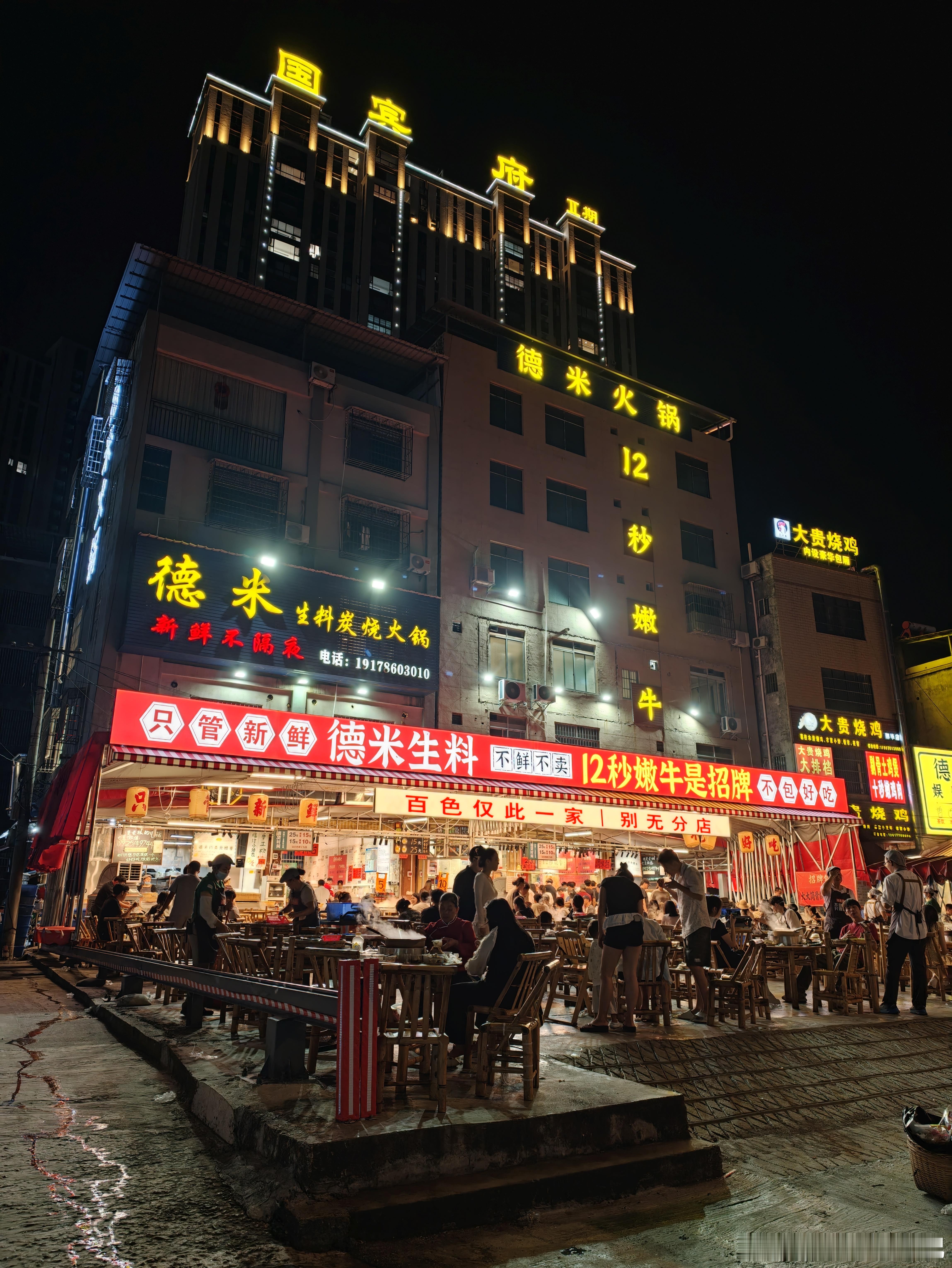 坦白说，百色这个扫街榜第一名的餐厅，味道其实配不上人气，就是常规自选火锅的味道，
