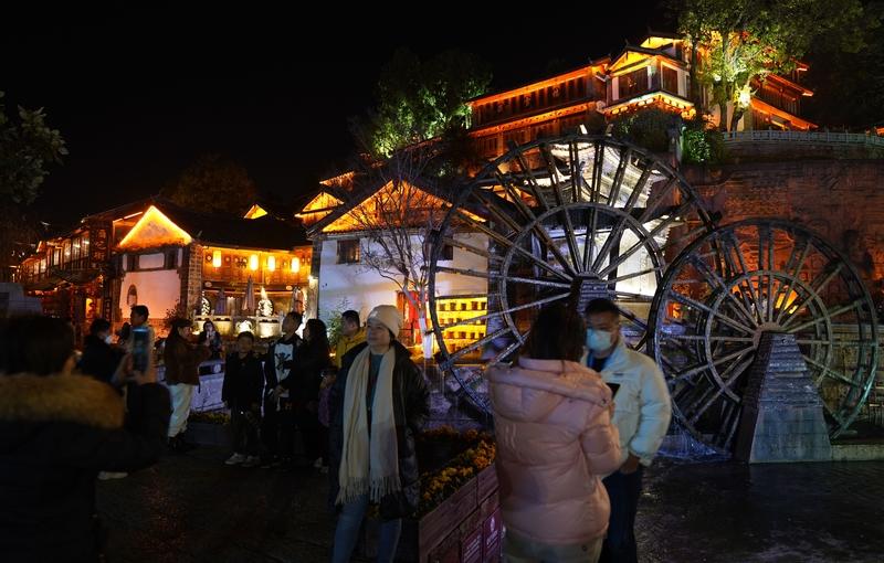 今年冬天的不同今年冬天可太不一样了！全国大范围异常偏暖，1月平均气温较常年偏高