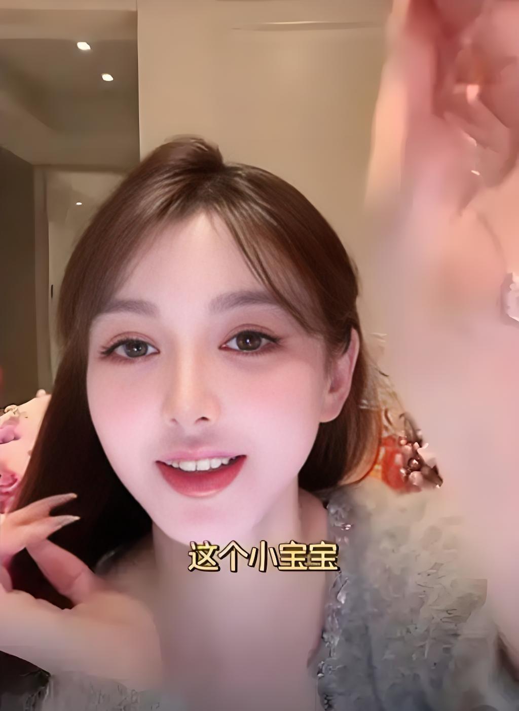  叶珂直播慌神名场面不少人看到叶珂直播间的片段，心里都会打个问号，明星、主播