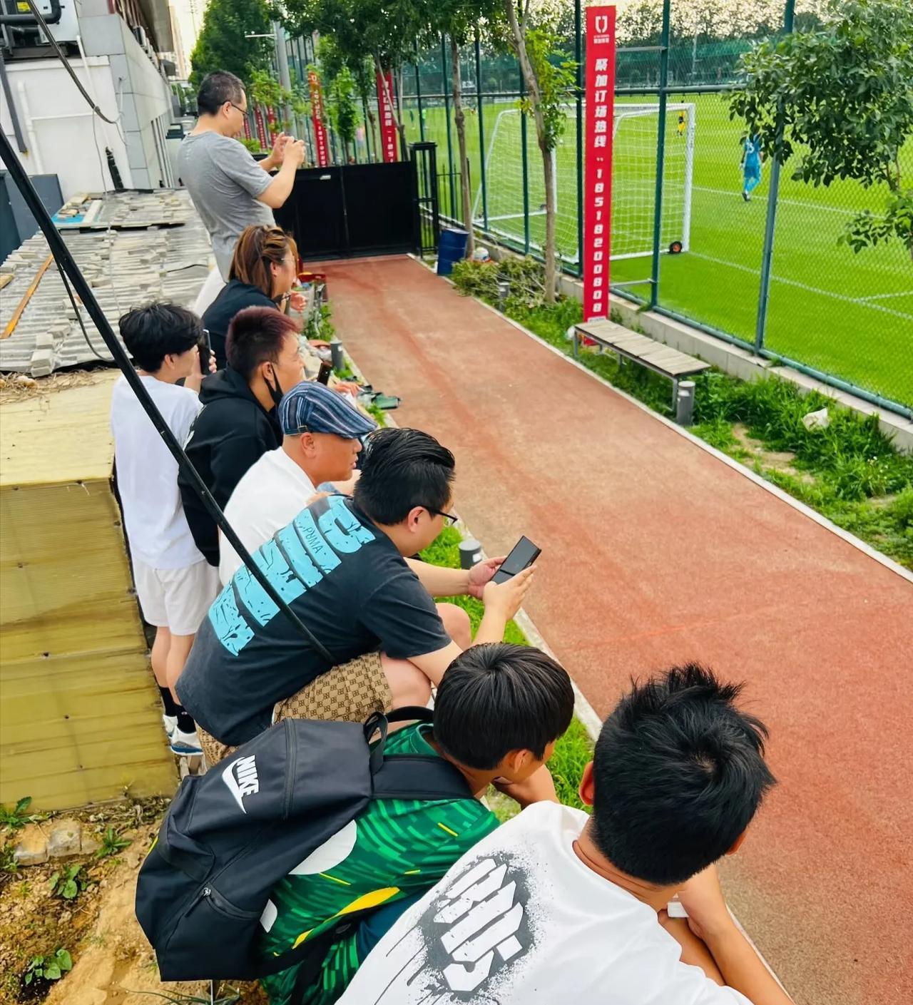 昨天下午，国安在新的训练基地与天津队进行了一场热身赛，因为是封闭比赛，很多国安球