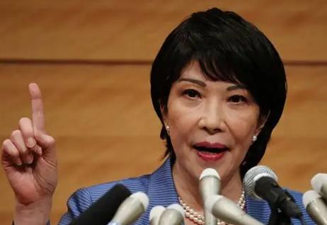 就在中日关系愈演愈烈的时候，一个诡异的现象发生了，现在不仅是美国在给我们“递刀子