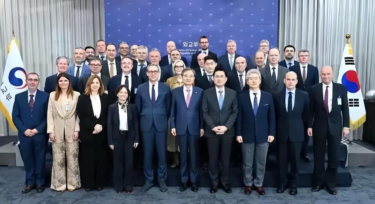 狼要来了？北约的30个国家凑到一起跑到日本去了，这回真的把爪子伸到我们家门口。