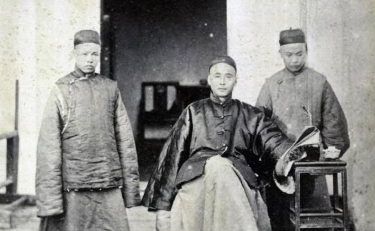 1949年，国民党中将、何应钦的外甥——王慧生通电起义，此后在贵定县闲居。一年后