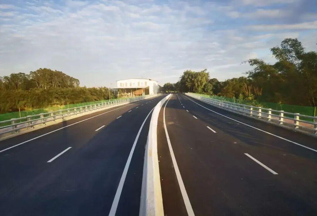 近日，广州市增城区小楼镇与正果镇交界处的省道S380线庙潭桥，完成拆除重建并