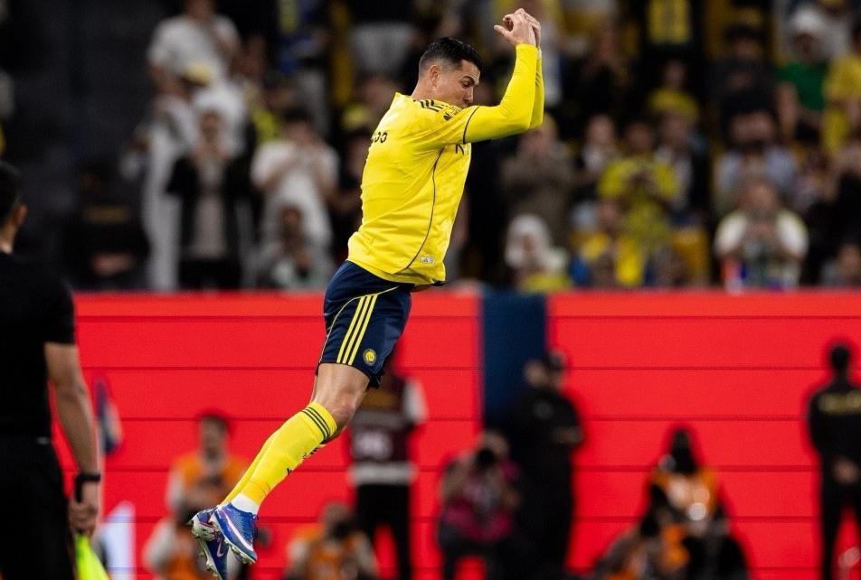 C罗发威，两次小角度破门，带领利雅得胜利4-0大胜哈森姆，科曼贡献一射两传。同时