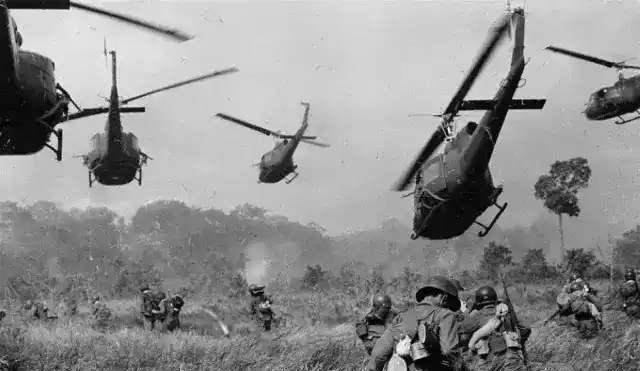 1991年，美国说打就打，来了一场海湾战争；1999年，美国说打就打，来了一