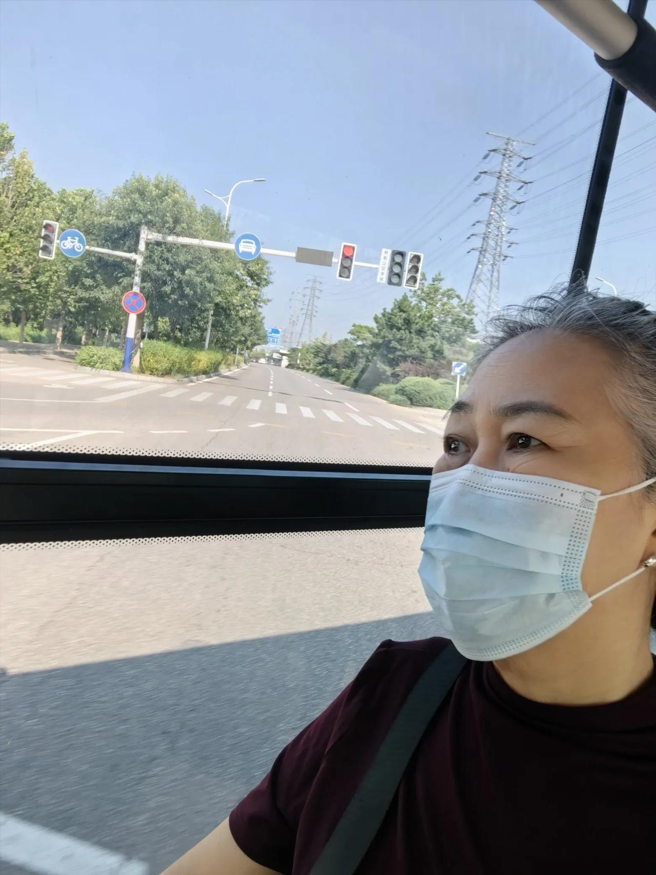 63岁婆婆照顾生病儿媳，尽心尽力，就盼她多吃一口今年63岁，天天守着生病的