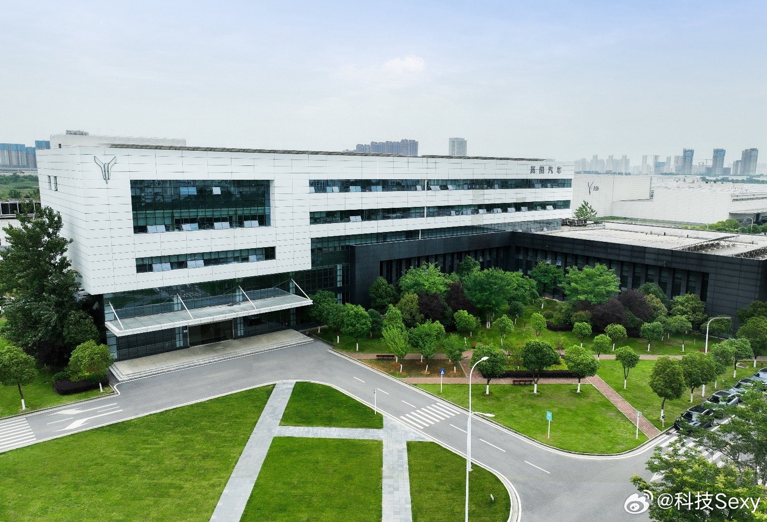 岚图汽车上市方案获股东大会高票通过岚图梦想家冠军版3月10日震撼上市3月9日，