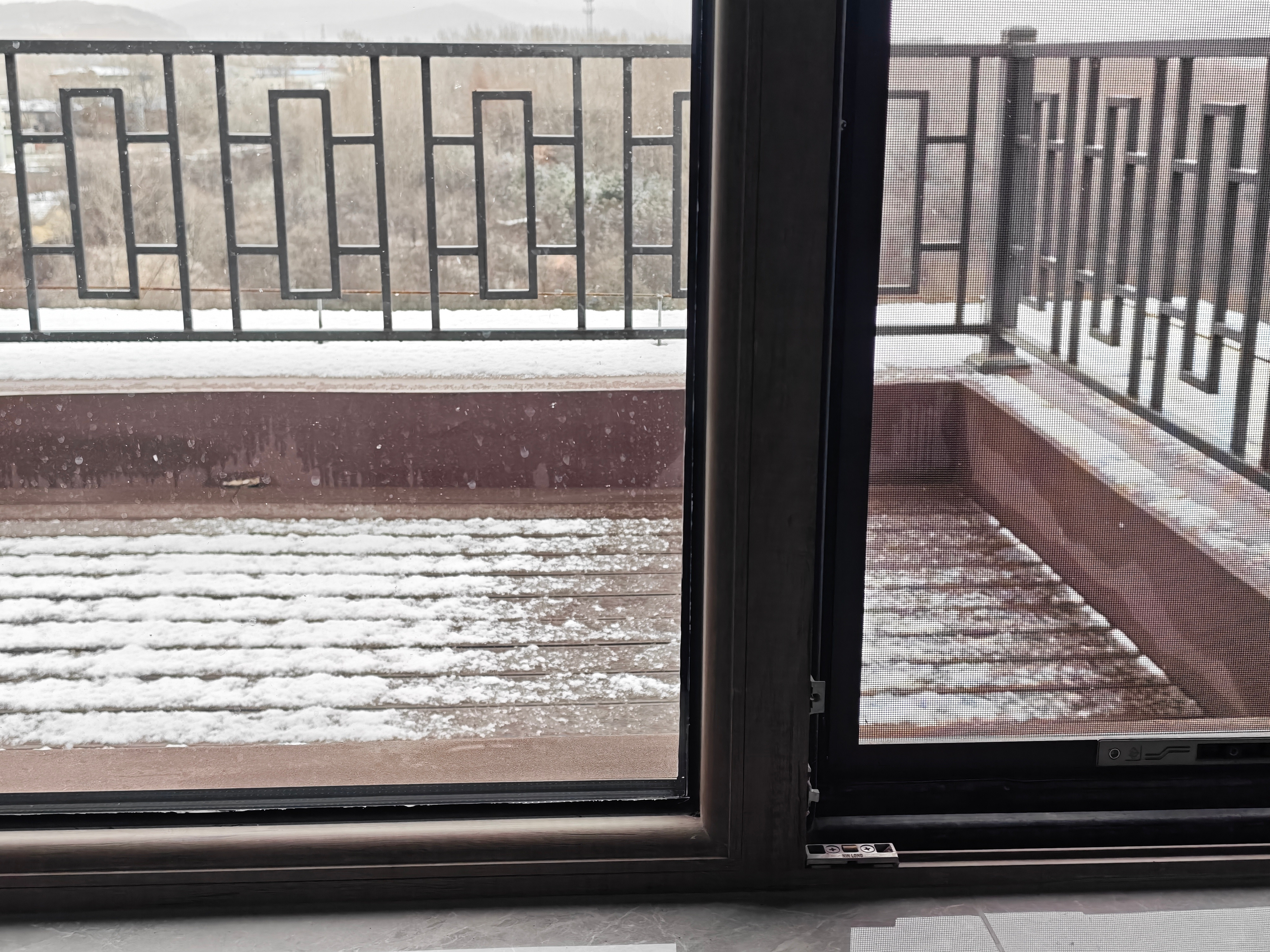 下雪了，注意保暖。兄弟姐妹们冻坏了我会难过😔