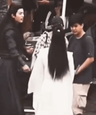 眼里只有哥哥的啵啵，辛苦小助理了哈哈哈