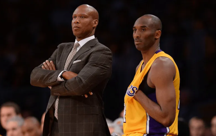 前NBA球员兼教练拜伦-斯科特在节目中谈到了科比-布莱恩特当年向湖人提出交易申请
