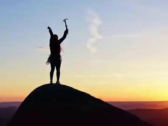 人生最大的敌人是谁人生最大的敌人往往是自己。人常与外界竞争，渴望战胜他人