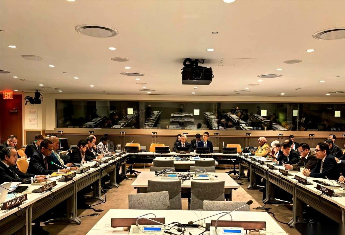 43个国家，在我们这儿，另起了一张桌子。就这么个事儿。别跟我扯什么“全球治理