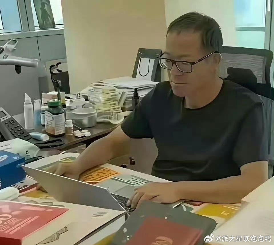 左边是董宇辉的办公室，右边是俞敏洪的办公室，说明什么？