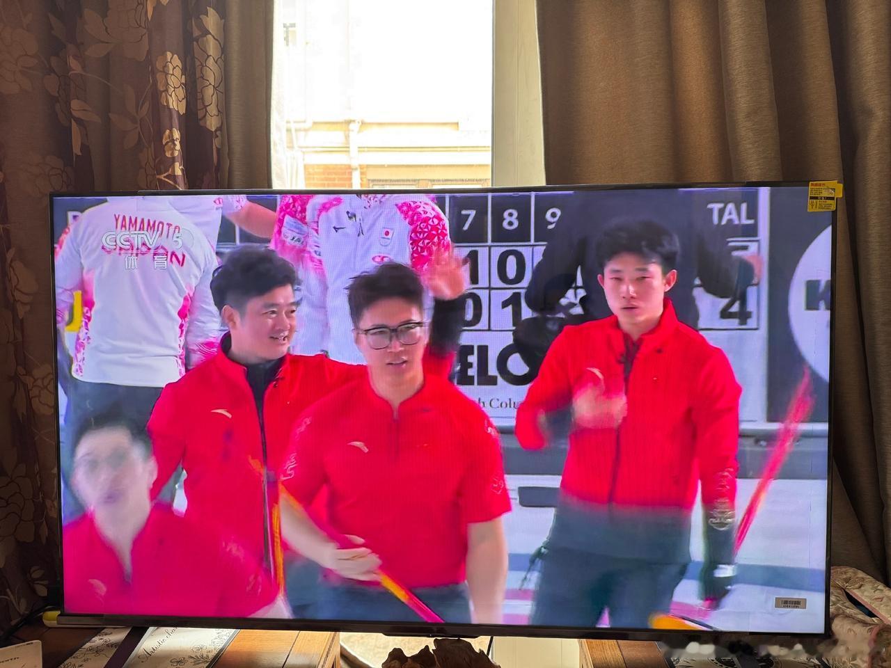 好消息，中国冰壶男队战胜日本队，取得最后一张奥运门票。中国队在冬奥资格赛最终