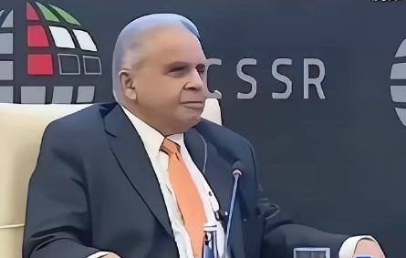 新加坡印度裔学者马凯硕的这段发言，最近在全网炸了。他说，亚洲国家在西方围堵中国时