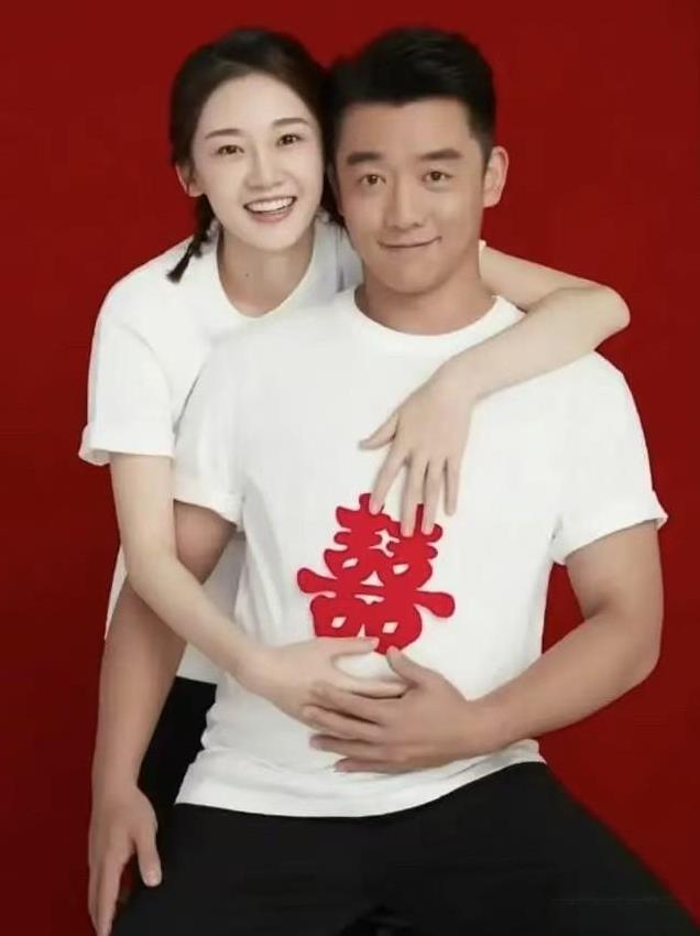 乖乖，谁能想到当年夜店小猎豹，现在半夜打着手电在菜地抓虫？苗苗这5年愣是没