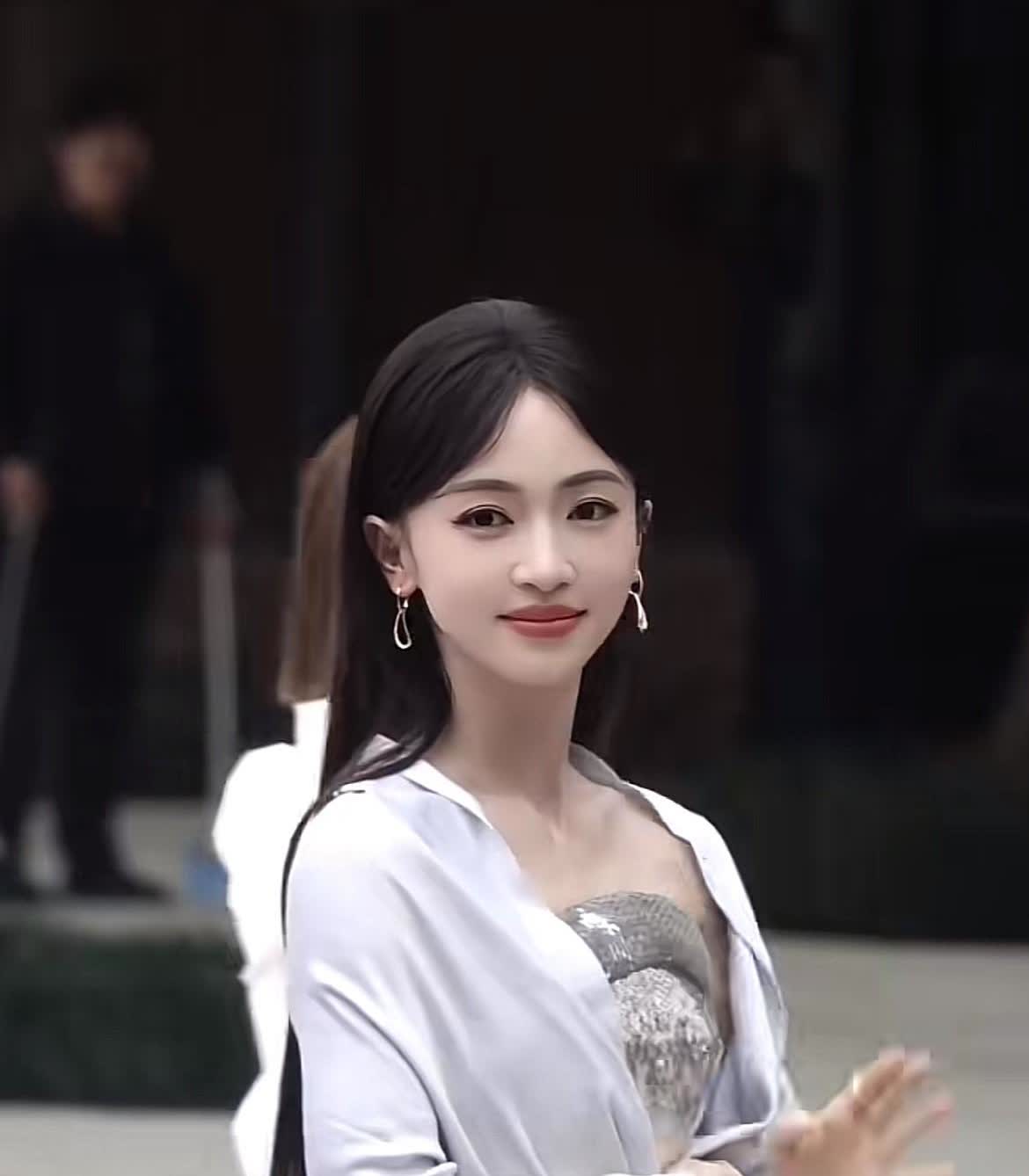 终于弄明白了为啥于正这么偏爱吴谨言不是因为馋她身子，而是因为34岁的吴谨