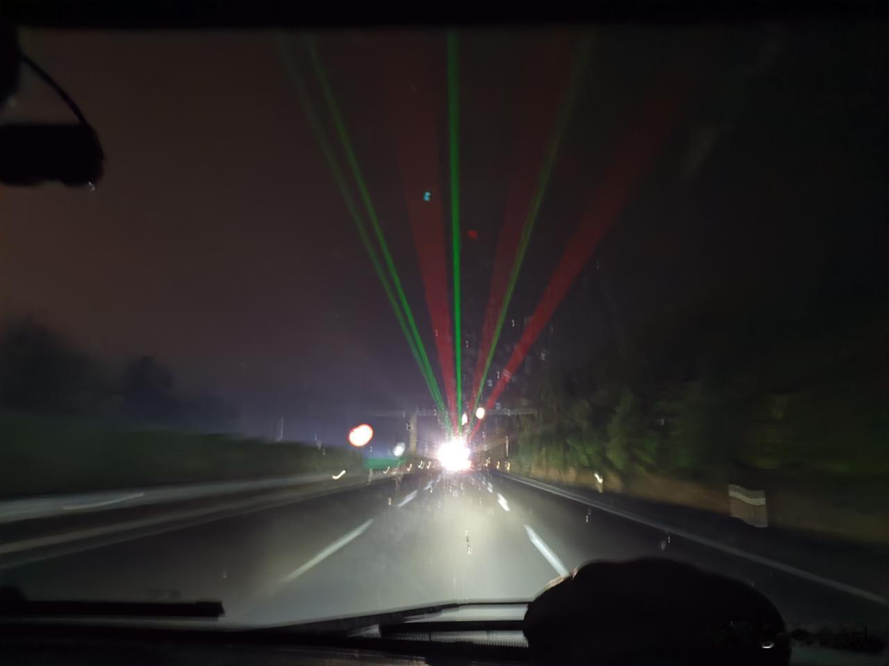 刚从西双版纳折腾回来，今天终于落地我的老家大贵阳了。说真的，西双版纳那一趟