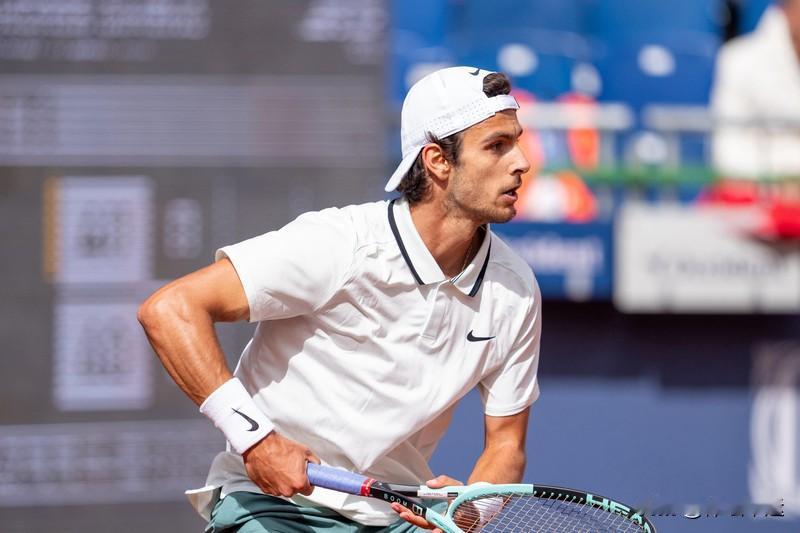 穆塞蒂伤退·目送德约科维奇晋级澳网男单四强[笑着哭][赞][赞]德约科维奇这运