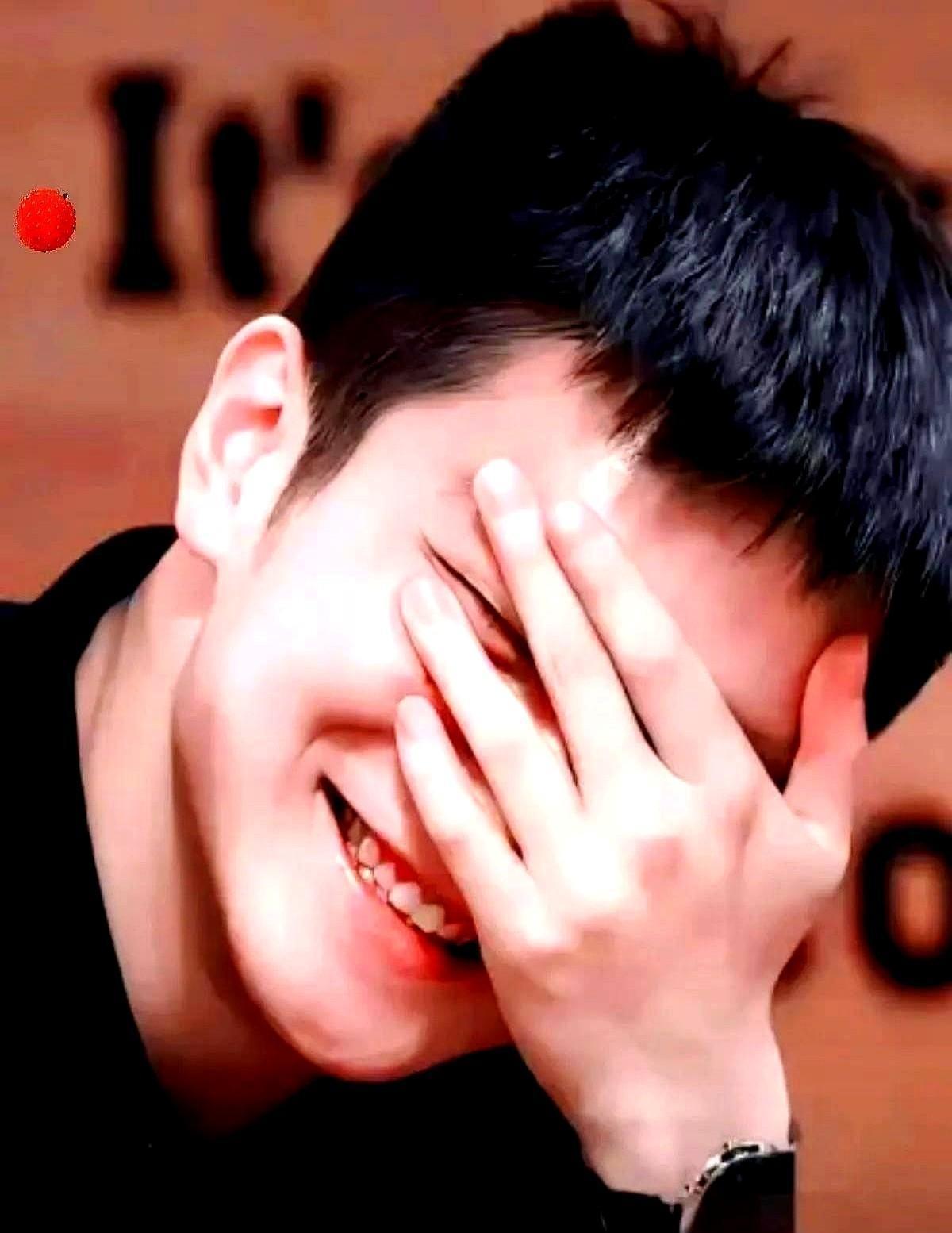 樊振东在德甲赛场轰出的那板反手直线，把欧洲对手都打懵了——这球简直像焊在台角上了