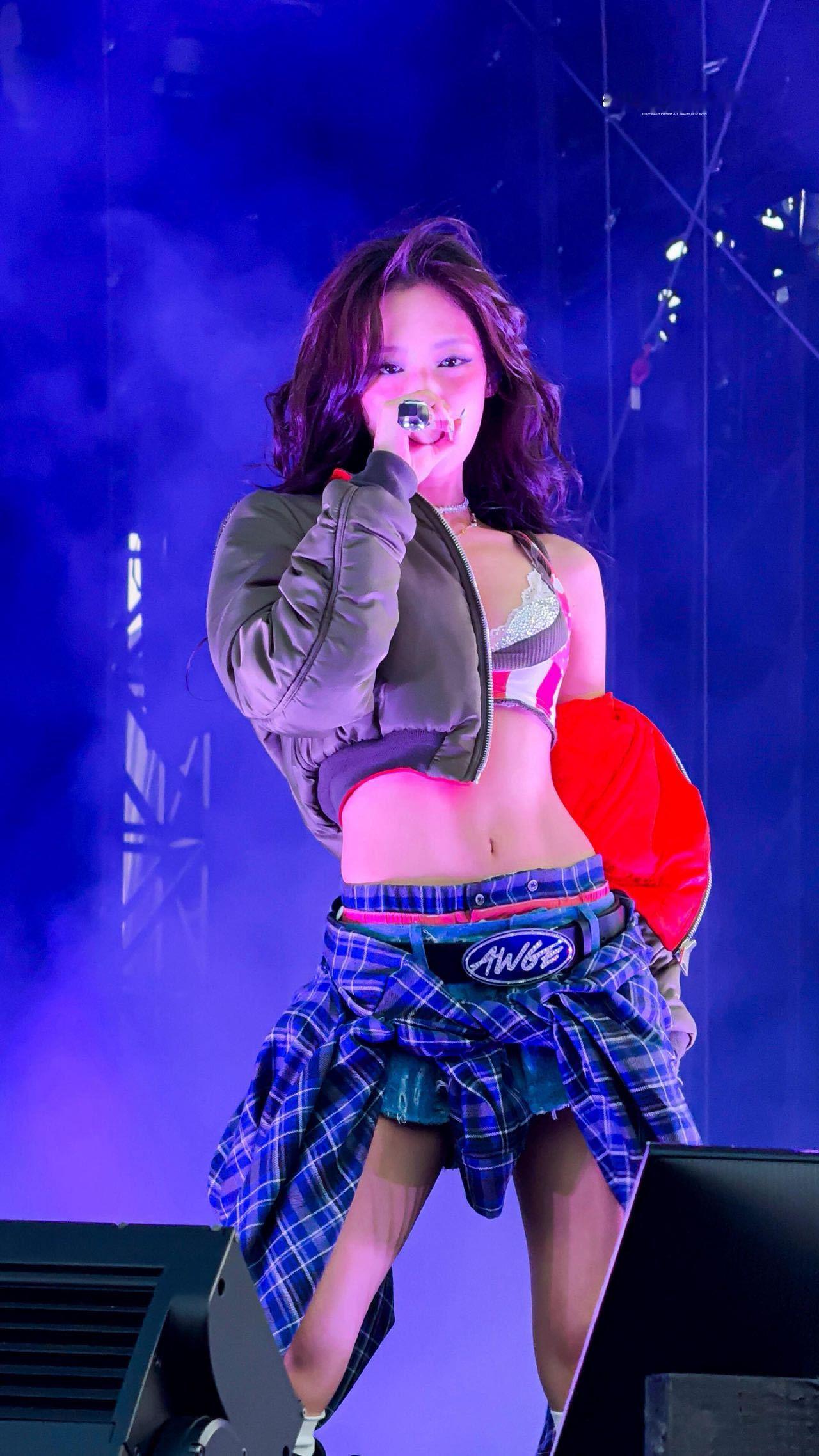 Jennie音乐节造型夏天、音乐节、Jennie这几个词组合一下就是热辣酷爽的