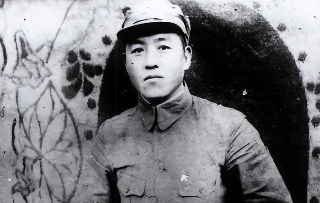 1936年，他单枪匹马入山东，接手一个只剩三名党员的烂摊子。十年后，他手握数十万