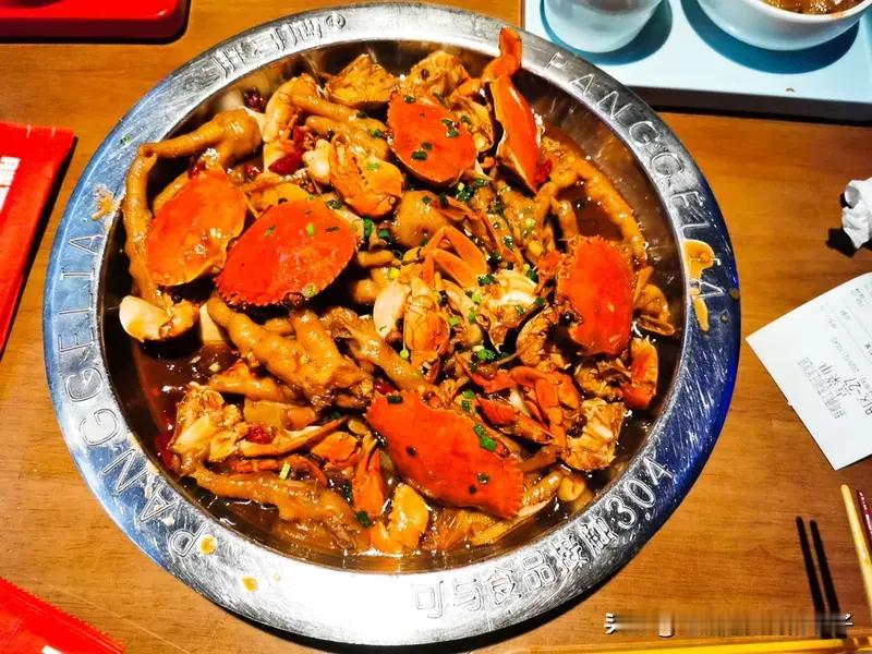 冬日三餐打卡冬天的三餐就像生活的温暖注脚。就说晚餐，我家会准备3道菜2样主食。