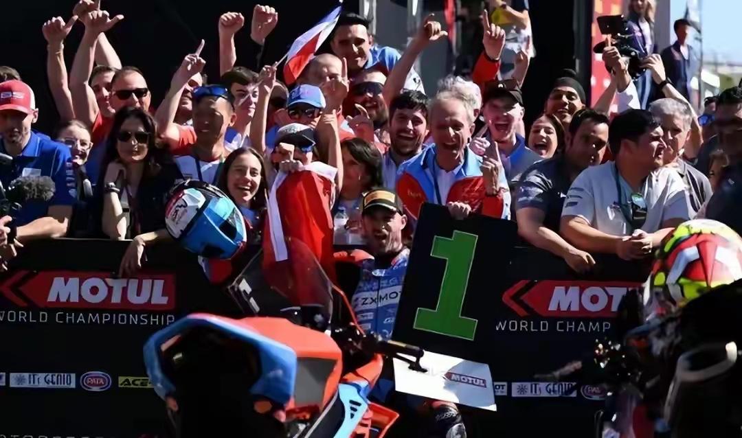 夺冠才两天，人民日报接连点名张雪，释放三个强烈信号，字字珠玑谁也没有想到，两场