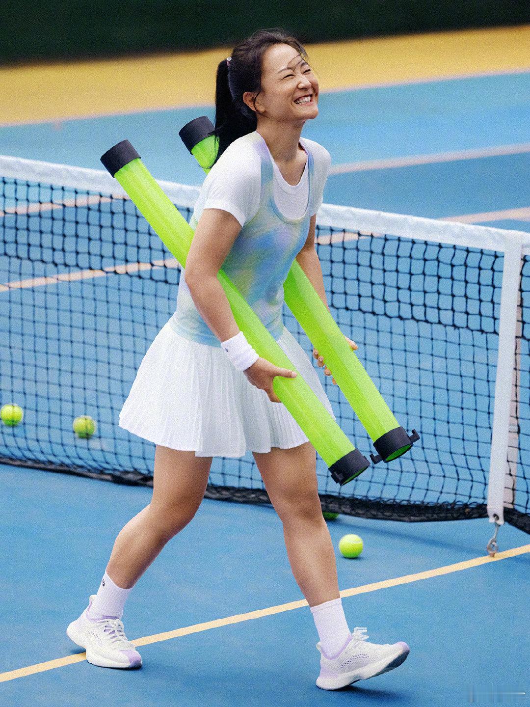 贾玲和汪顺一起打网球🎾超级明媚的玲姐[墨镜]汪顺贾玲打网球汪顺贾玲​​​