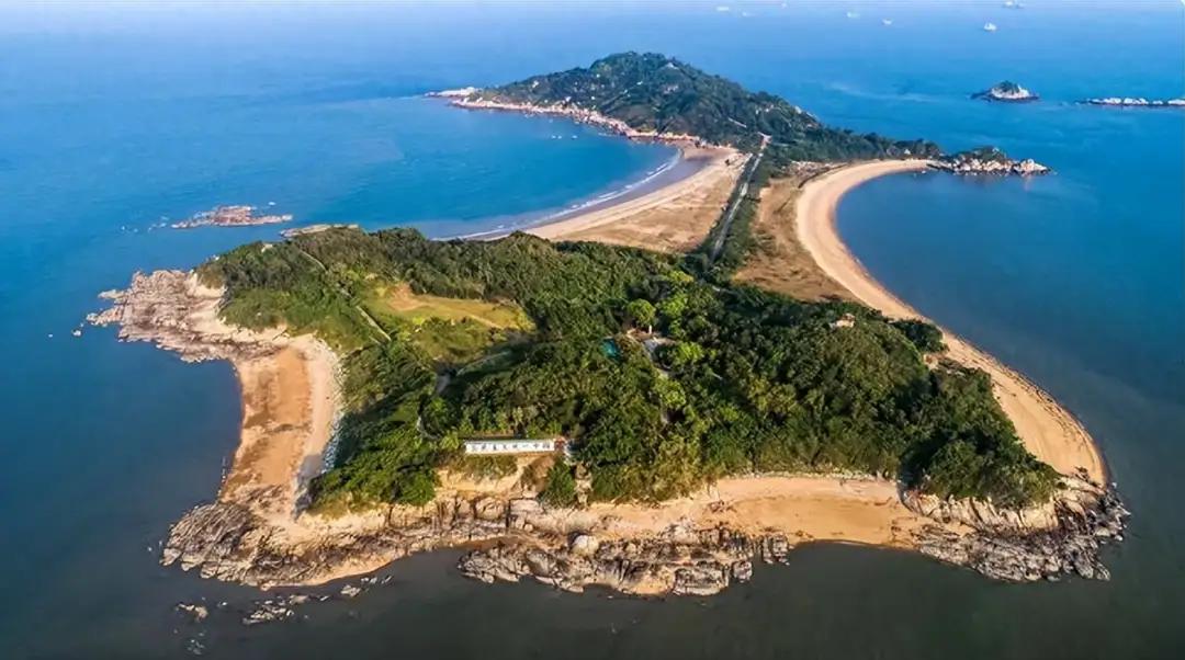 金门海域爆发激烈对峙，大陆海警寸步不让，强行穿越所谓“限制水域”。 11月2