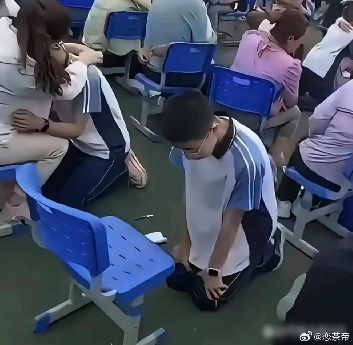 看到这一幕，家长会后悔没有来吗？