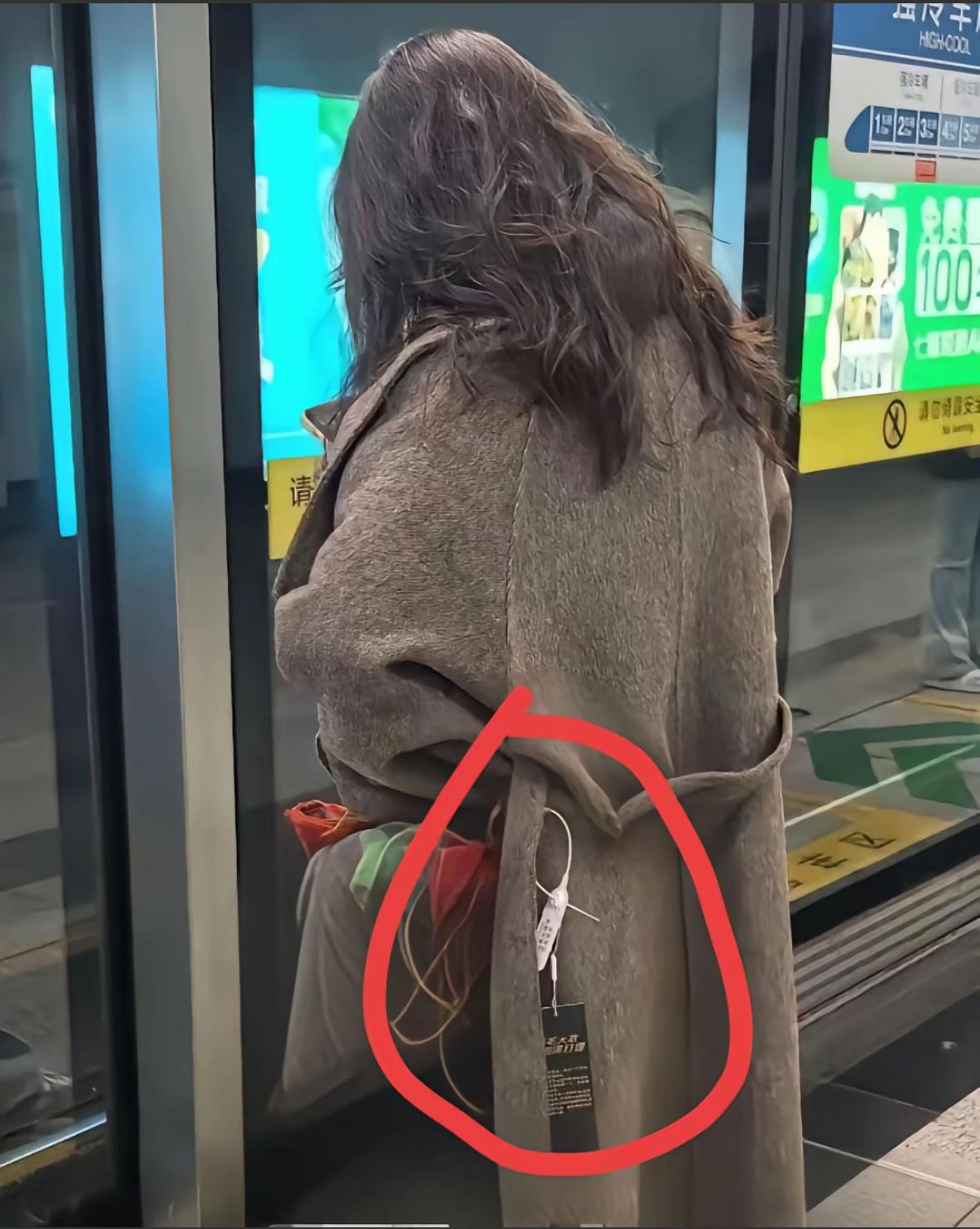 你发现没，现在越来越多的人，买衣服不剪吊牌了，被7天无理由退货惯坏了，怪不得现在