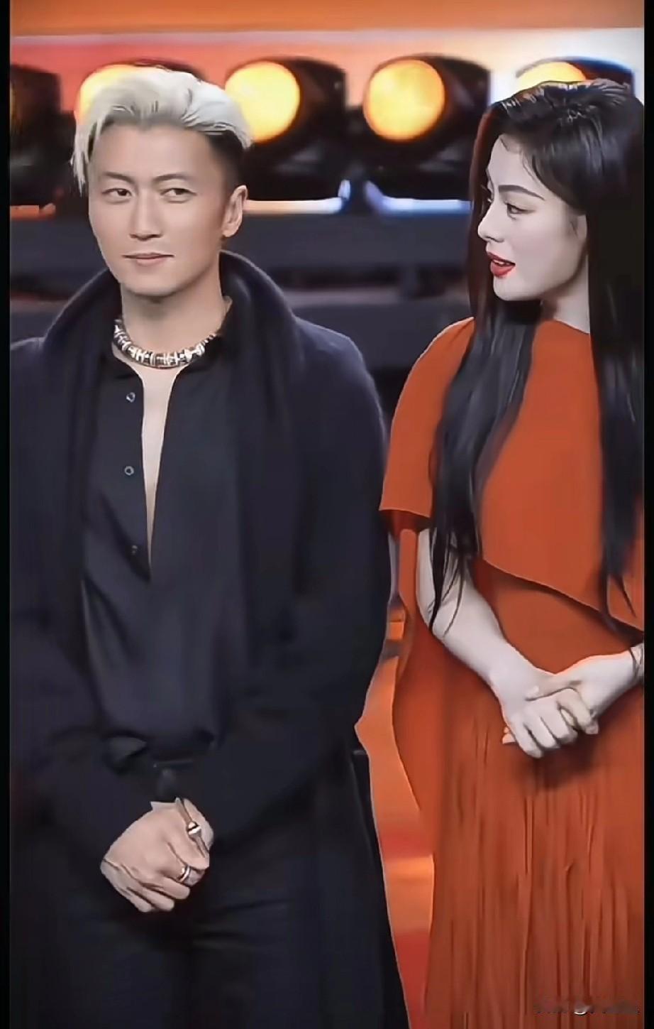 谢霆锋跟杨幂，陈丽君同框两人看谢霆锋的眼神都拉丝了，你看懂了吗？