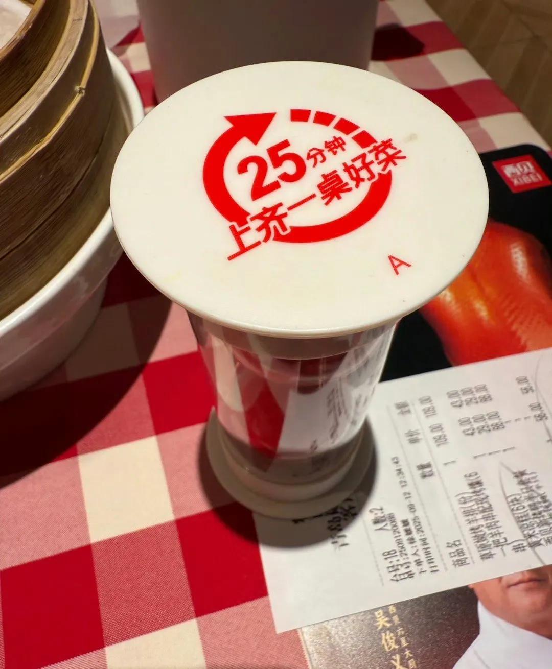 吃过西贝的都知道他们家菜的确不好吃，胜在干净和儿童餐。这件事本来真没那么严重，