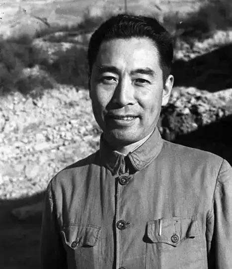 1954年，国务院召开会议。结束后，工作人员说周总理请吃饭，大家非常开心。没想到