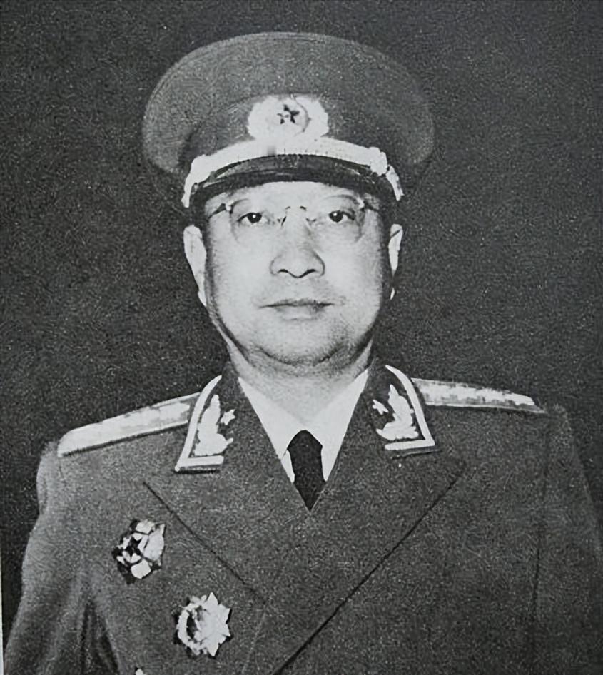 1952年，弹道专家张述祖对陈赓说，有个弹道专家很稀缺，陈赓连忙让他把此人请过来